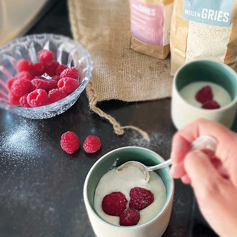 Griesbrie wie bei Oma mit Himbeeren