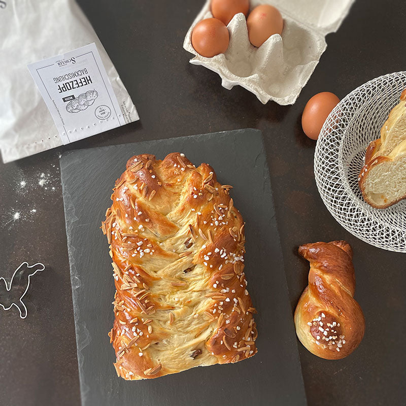 Ein Hefeosterhase aus der Backmischung Hefezopf