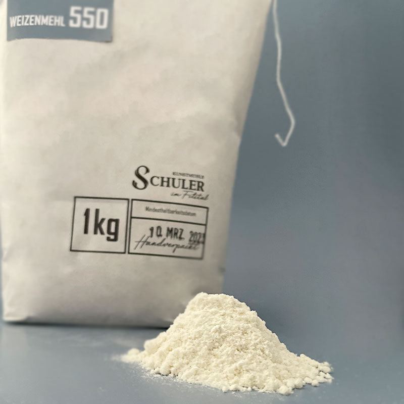 Weizenmehl Type 550 als Mehlhaufen dargestellt