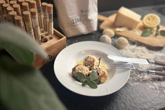 Köstliche Gnudi kochen nach einfachem Rezept - italienische Ricotta Bällchen in Salbeibutter