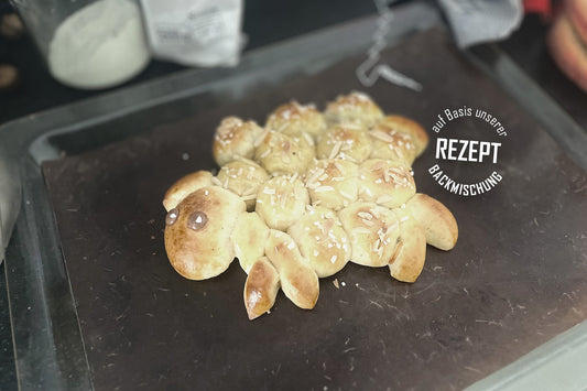 Flockiges Osterschaf aus Hefeteig 