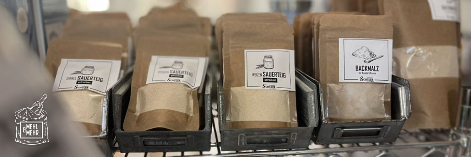 Backzutaten verpackt zum Backen von Brot wie Sauerteigstarter oder Backmalz
