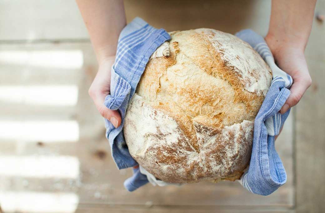Selbstgebackenes Brot aus den feinen Mehlen der Kunstmühle Schuler