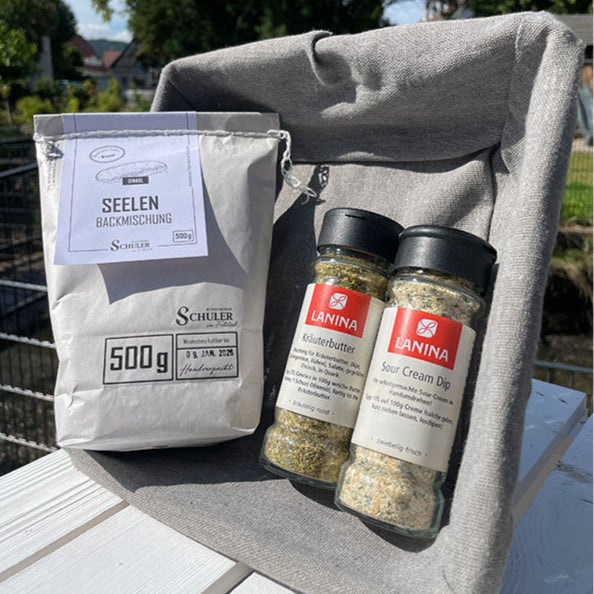Backmischung Dinkelseelen 500 g Tüte mit Gewürzmischung Kräuterbutter und Sour Cream Dip im Gewürzglas vom Hersteller Lanina 