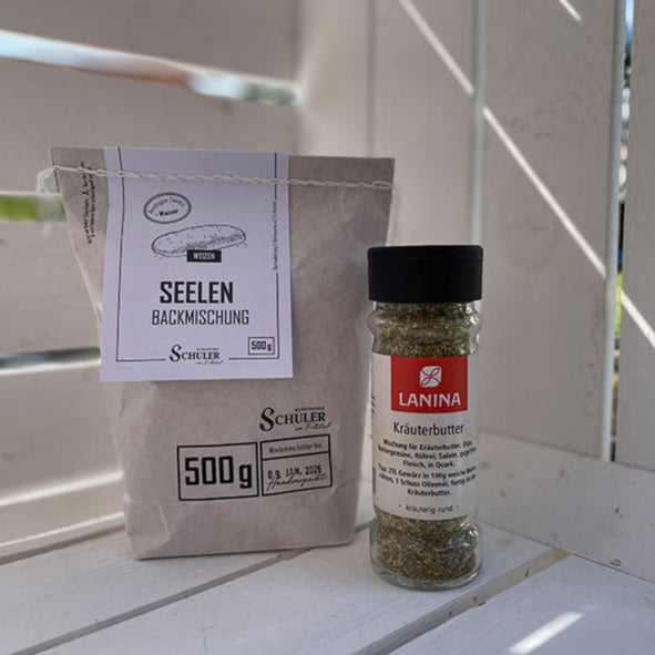 Backmischung Dinkelseelen 500 g Tüte mit Gewürzmischung Kräuterbutter im Gewürzglas vom Hersteller Lanina 