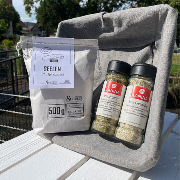Backmischung Weizenseelen 500 g Tüte mit Gewürzmischung Kräuterbutter und Sour Cream Dip im Gewürzglas vom Hersteller Lanina 