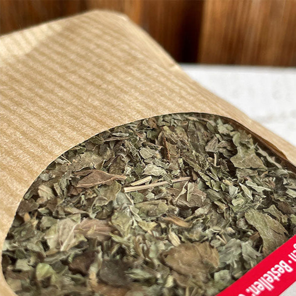 Zitronenverbene Tee in der Detailansicht um verschiedene Komponenten besser zu erkennen von Hersteller Lanina